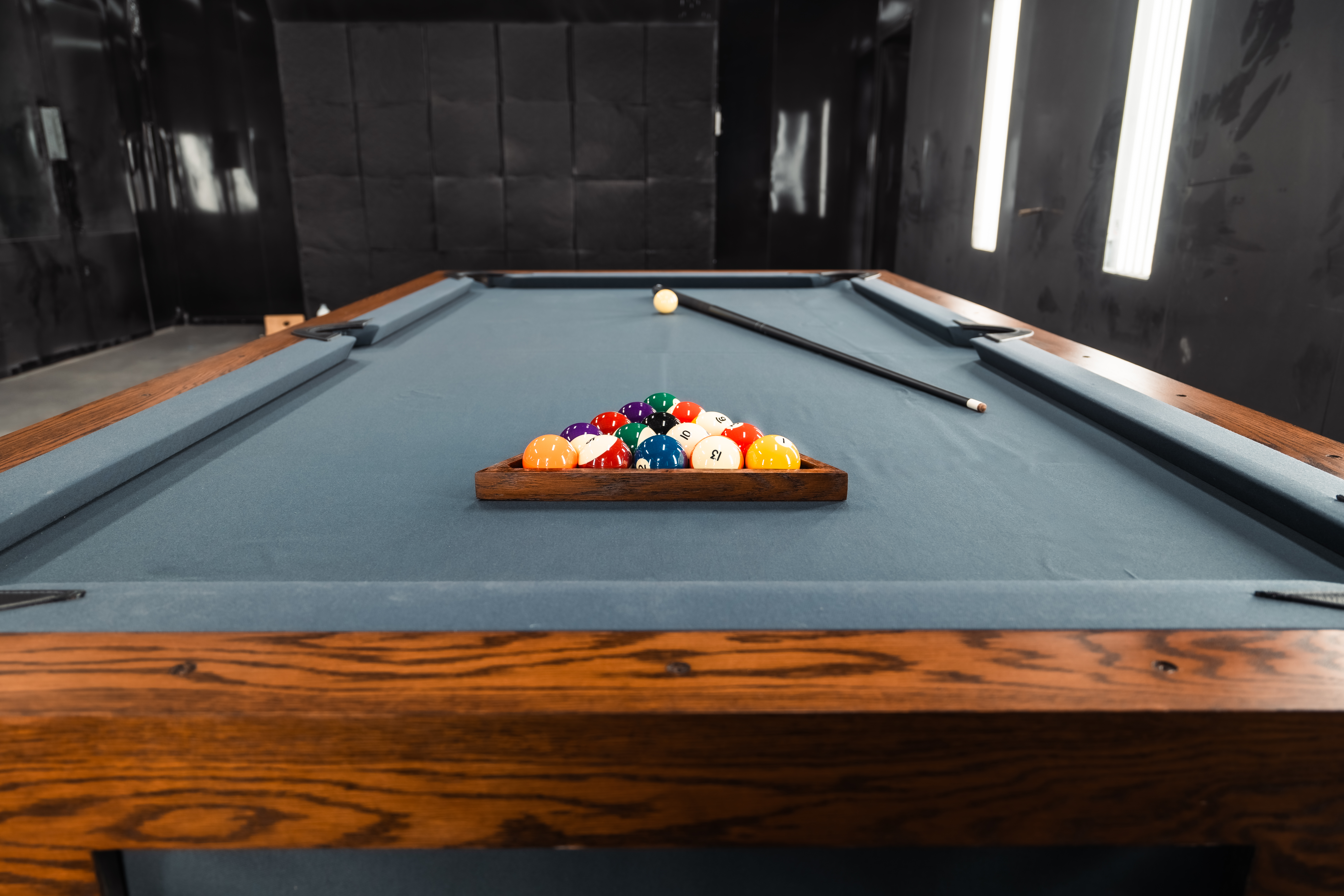 High-End Billiard Tables vs. Standard Tables: A Comparative Analysis